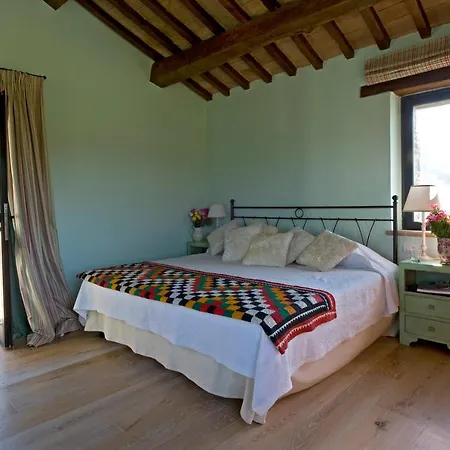 Sleeps 18 Pool Air Con Wifi Antognola